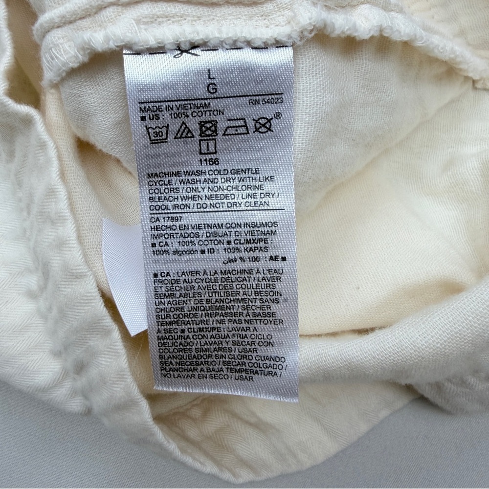 Old Navy Women's Cream Cargo Shorts - Picture 8 of 8